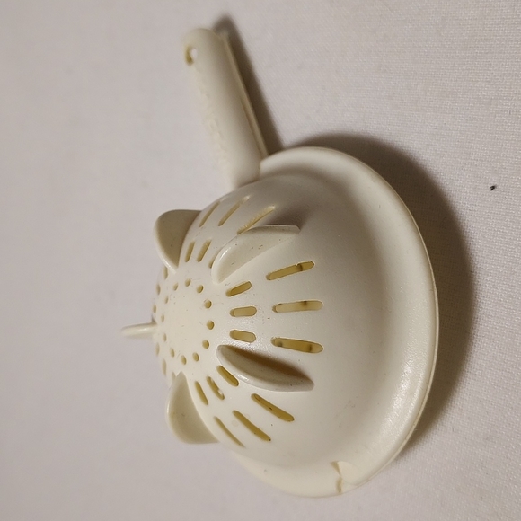 Vintage Tupperware Colander Key Chain - Picture 4 of 5